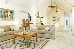 Absolute Beachfront Belongil Summerhouse - Northern Rivers Accommodation 1