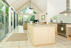 Absolute Beachfront Belongil Summerhouse - Northern Rivers Accommodation 2