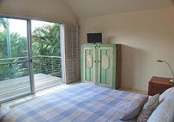 Absolute Beachfront Belongil Summerhouse - Northern Rivers Accommodation 3