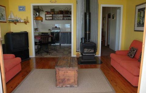 A Lake House At Burrill Lake - Northern Rivers Accommodation 1