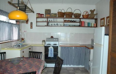 A Lake House At Burrill Lake - Northern Rivers Accommodation 4