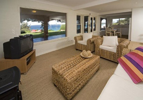 Absolute Waterfront At Hyams Beach - Elandra - Northern Rivers Accommodation 4