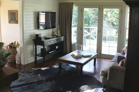 Book Barn Cottage - Northern Rivers Accommodation 0
