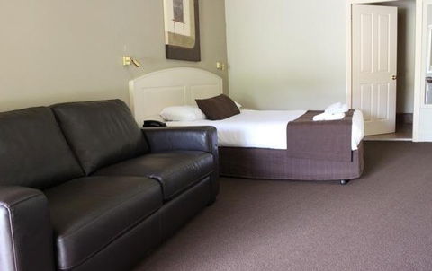 Bowen Inn - Northern Rivers Accommodation 1
