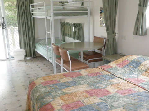 Emerald Cabin And Caravan Village - Northern Rivers Accommodation 3