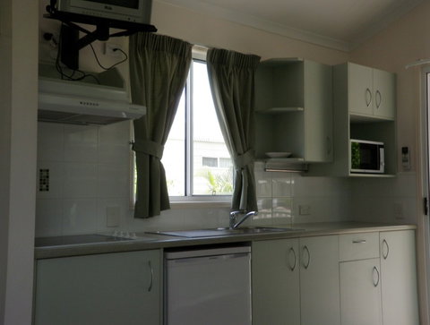 Emerald Cabin And Caravan Village - Northern Rivers Accommodation 4
