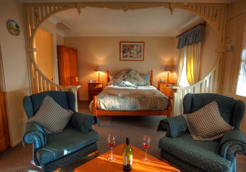 Honeysuckle Cottages And The Rocks Restaurant - Northern Rivers Accommodation 0