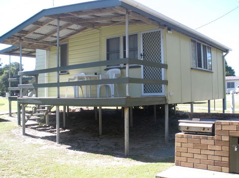 Cosy Cottages Amity Point - Northern Rivers Accommodation 4