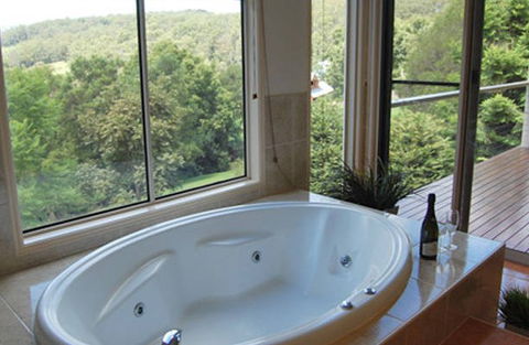 Ravensbourne Escape Kookaburra Kottage - Northern Rivers Accommodation 0