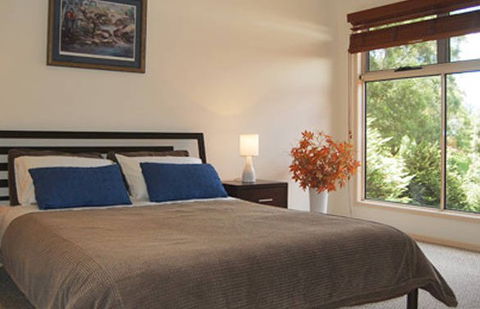 Ravensbourne Escape Kookaburra Kottage - Northern Rivers Accommodation 1