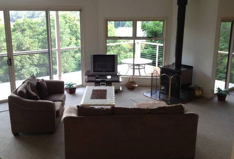 Ravensbourne Escape Kookaburra Kottage - Northern Rivers Accommodation 3