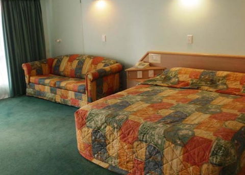 Runaway Bay Motor Inn - Northern Rivers Accommodation 0