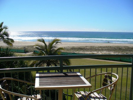 Currumbin Sands On The Beach - Northern Rivers Accommodation 4