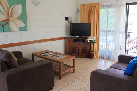 Oasis Inn Holiday Apartments - Northern Rivers Accommodation 3
