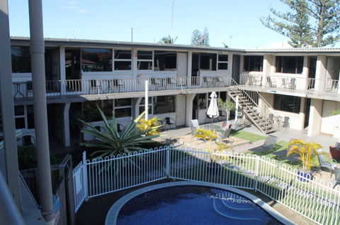 A' Montego Mermaid Beach Motel - Northern Rivers Accommodation 3