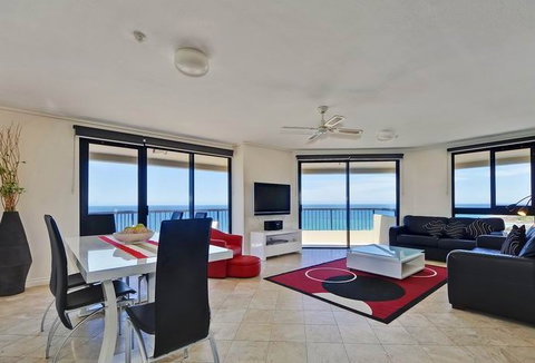 Clubb Coolum Beach - Northern Rivers Accommodation 2