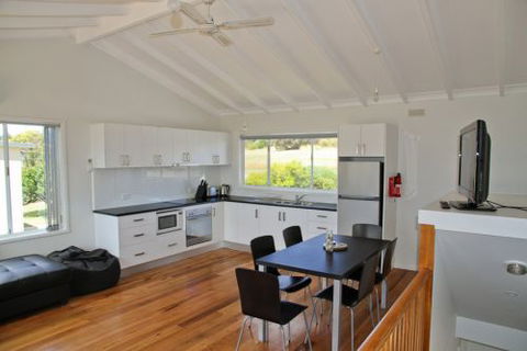 The Blue House Coles Bay - Northern Rivers Accommodation 1