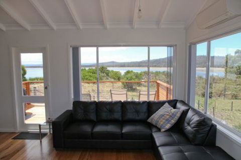 The Blue House Coles Bay - Northern Rivers Accommodation 3