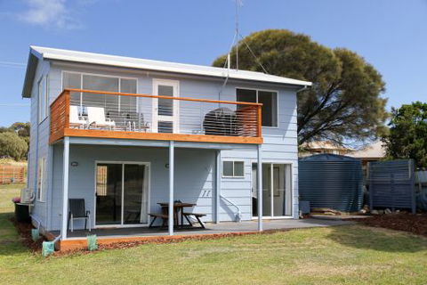 The Blue House Coles Bay - Northern Rivers Accommodation 4