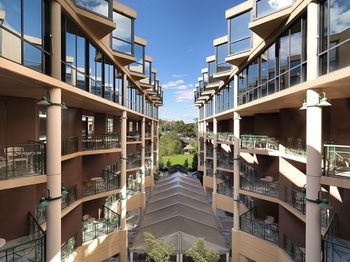 Amora Riverwalk Melbourne - Northern Rivers Accommodation 12