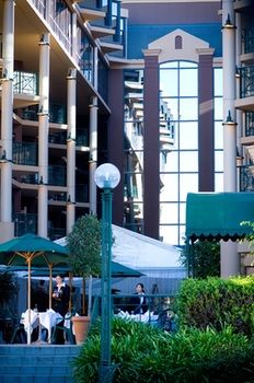 Amora Riverwalk Melbourne - Northern Rivers Accommodation 14