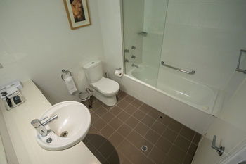 Amora Riverwalk Melbourne - Northern Rivers Accommodation 49