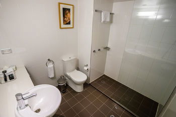Amora Riverwalk Melbourne - Northern Rivers Accommodation 52