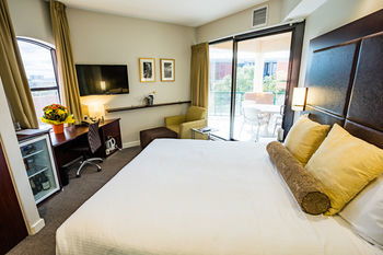 Amora Riverwalk Melbourne - Northern Rivers Accommodation 66