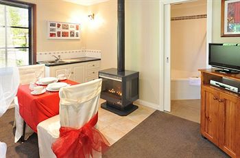 Holly Lodge - Northern Rivers Accommodation 12