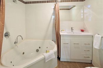 Holly Lodge - Northern Rivers Accommodation 13