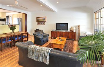 Holly Lodge - Northern Rivers Accommodation 28