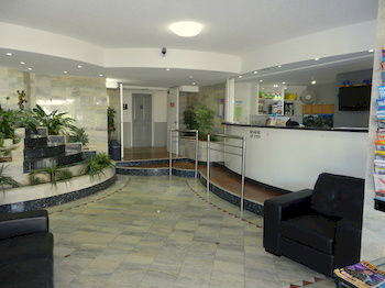 Beachside Resort - Kawana Waters - Northern Rivers Accommodation 1