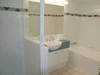 Beachside Resort - Kawana Waters - Northern Rivers Accommodation 17