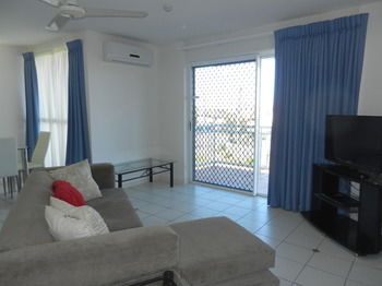 Beachside Resort - Kawana Waters - Northern Rivers Accommodation 31