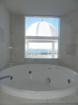 Beachside Resort - Kawana Waters - Northern Rivers Accommodation 32