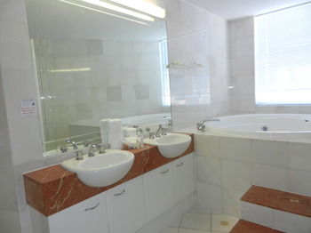 Beachside Resort - Kawana Waters - Northern Rivers Accommodation 36