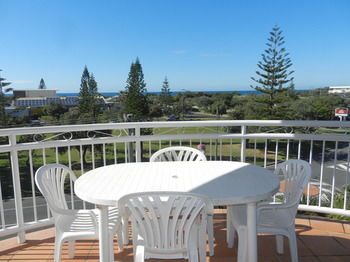 Beachside Resort - Kawana Waters - Northern Rivers Accommodation 39