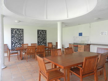 Beachside Resort - Kawana Waters - Northern Rivers Accommodation 43