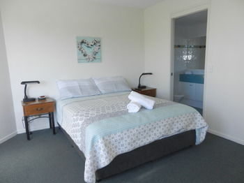 Beachside Resort - Kawana Waters - Northern Rivers Accommodation 46