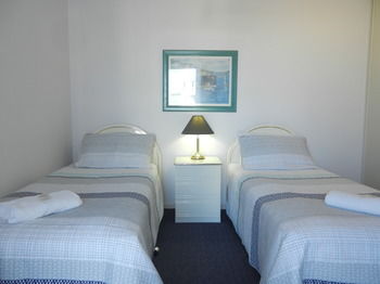 Beachside Resort - Kawana Waters - Northern Rivers Accommodation 47