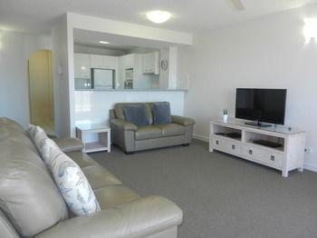 Beachside Resort - Kawana Waters - Northern Rivers Accommodation 49