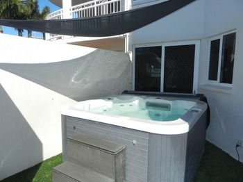 Beachside Resort - Kawana Waters - Northern Rivers Accommodation 52