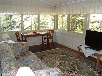 Whispering Pines Chalet & Cottages - Northern Rivers Accommodation 0