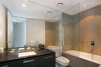 Astra Apartments - St Kilda Rd - Northern Rivers Accommodation 7