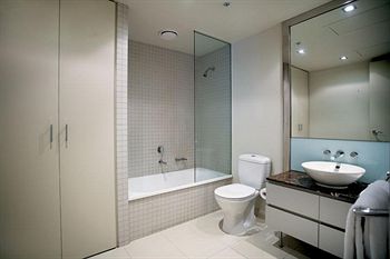 Astra Apartments - St Kilda Rd - Northern Rivers Accommodation 8