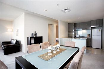 Astra Apartments - St Kilda Rd - Northern Rivers Accommodation 11