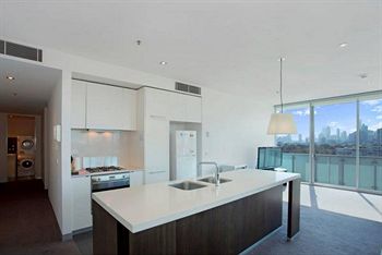 Astra Apartments - St Kilda Rd - Northern Rivers Accommodation 13