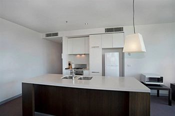 Astra Apartments - St Kilda Rd - Northern Rivers Accommodation 14