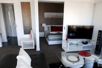 Aura On Flinders Serviced Apartments - Northern Rivers Accommodation 3