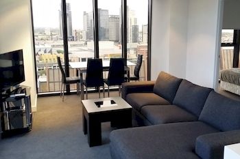 Aura On Flinders Serviced Apartments - Northern Rivers Accommodation 24